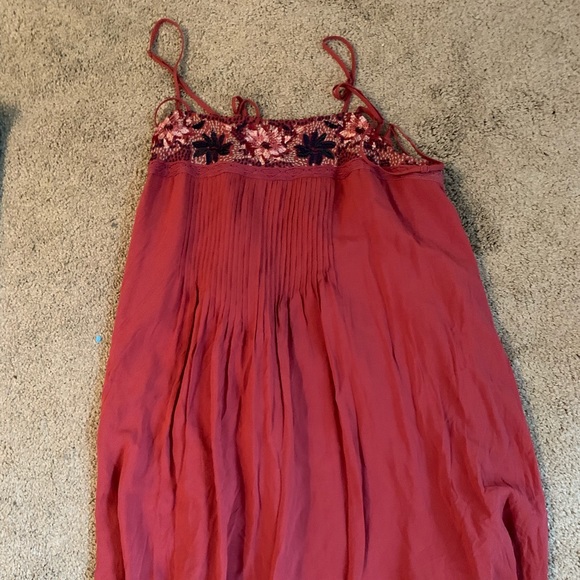 Embroidered AE shift dress - Picture 2 of 5